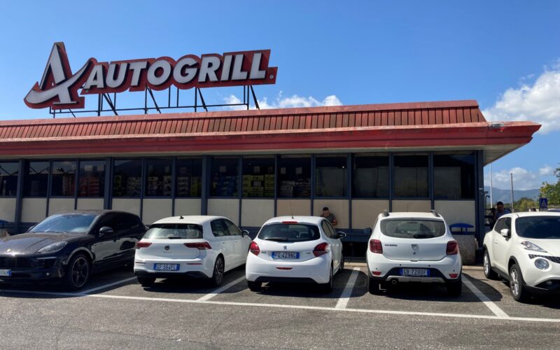 Autogrill "Casilina Ovest" / Stefano Sanna Architettura Integrata